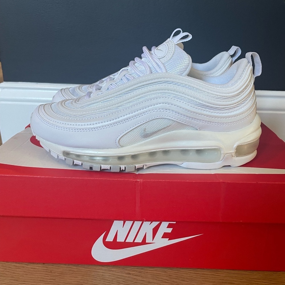 Women's NIKE Air Max 97 Size 5.5 New/Never worn with box